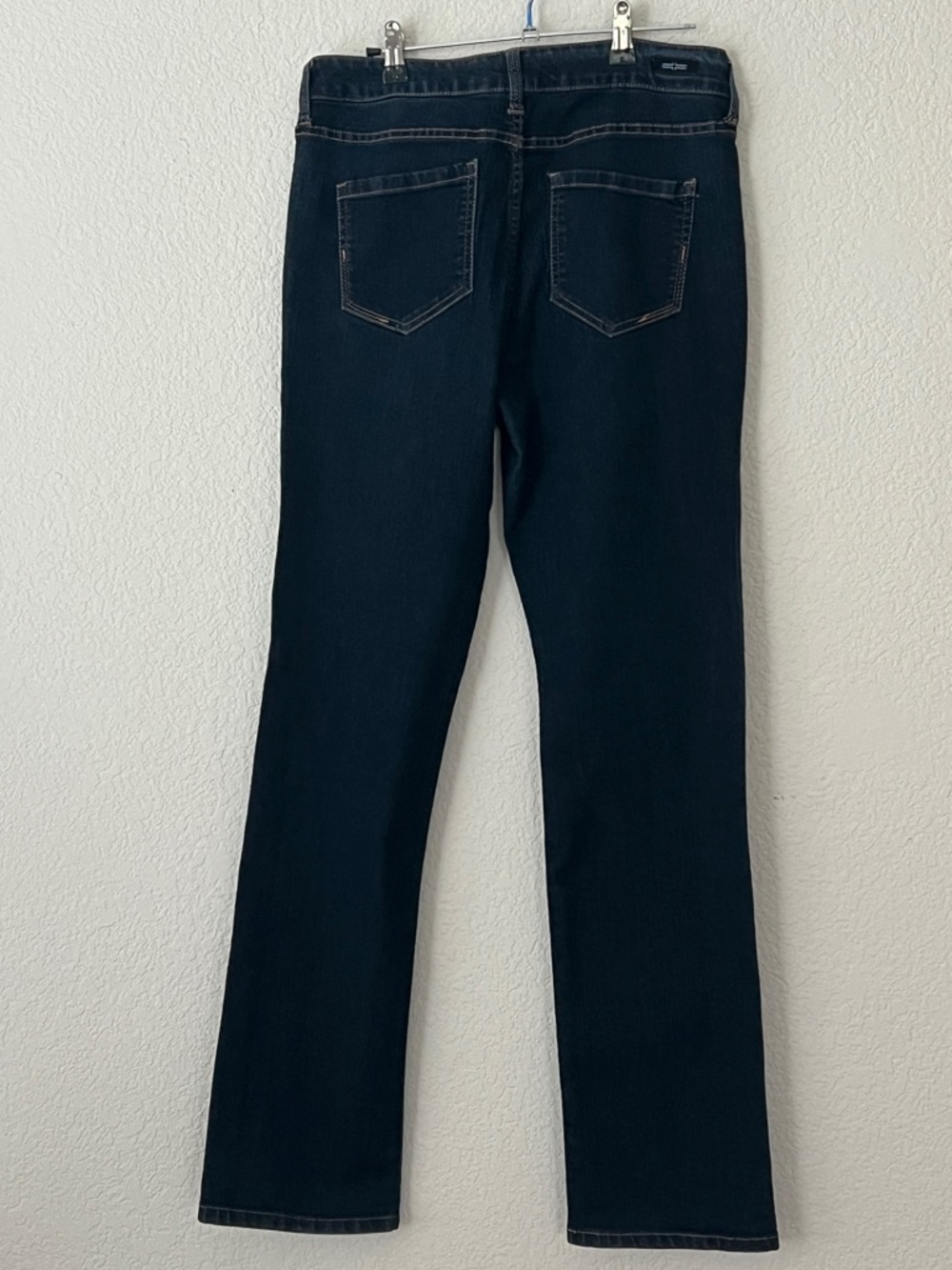 Liverpool Jeans Company
Sadie Straight size 10/30 
Dark blue wash-